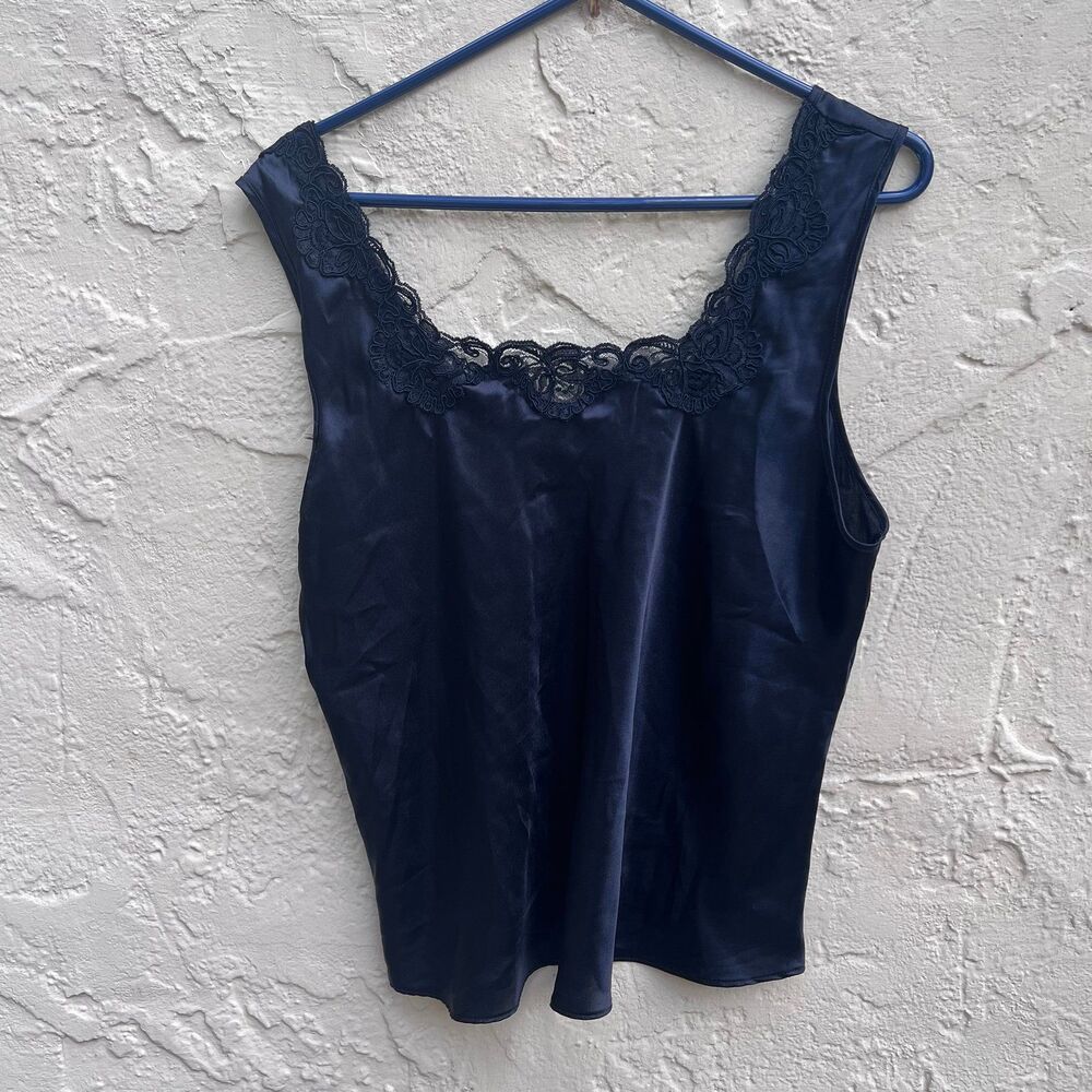 Escapades vintage lace trimmed top sz L